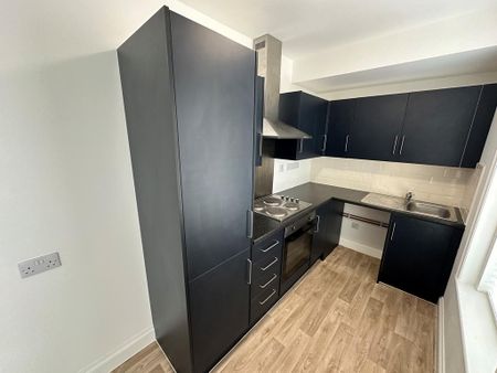 2 bedroom flat to rent - Photo 2