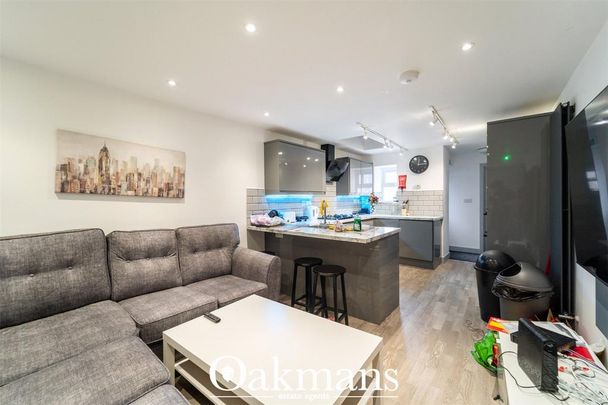 6 bedroom house to rent - Photo 1