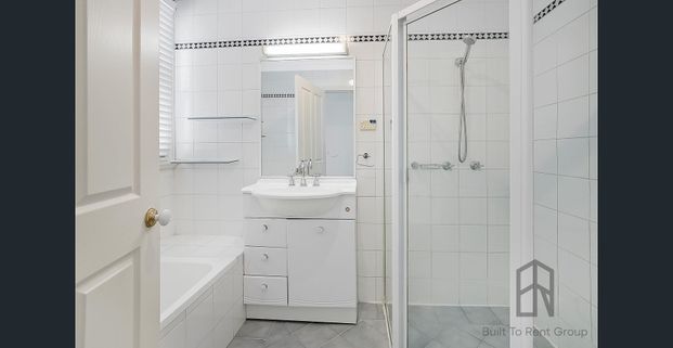 Centrally Located Minutes to Shops and Cafes - Photo 1