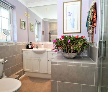 5 bedroom detached house to rent - Photo 2