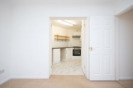 2 bed flat to rent in Apex Court, 82 Avenue Road, BH23 - Photo 5