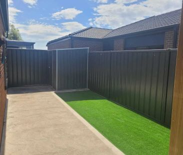 8 Avonbury Drive, Werribee VIC 3030 - Photo 1