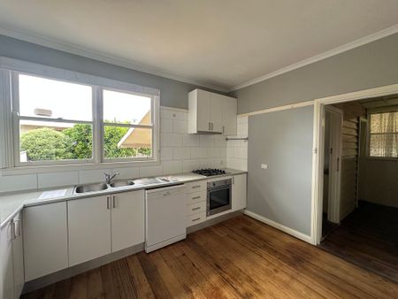 North Shepparton Family Home - Photo 5