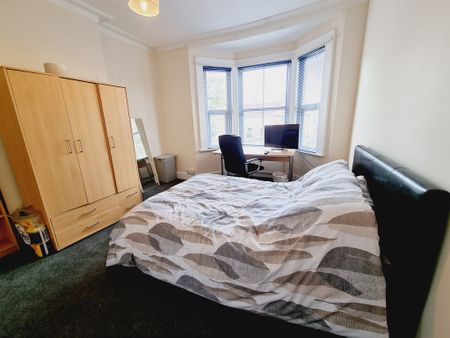 6 Bed Student Accommodation - Photo 4