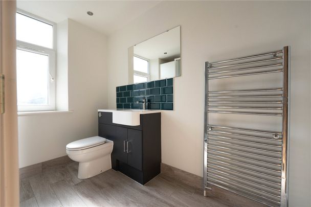 30 Victoria Street, Huddersfield, HD5 - Photo 1