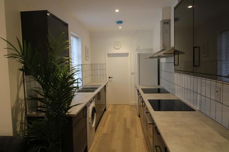 1 bedroom in a house share to rent - Photo 4