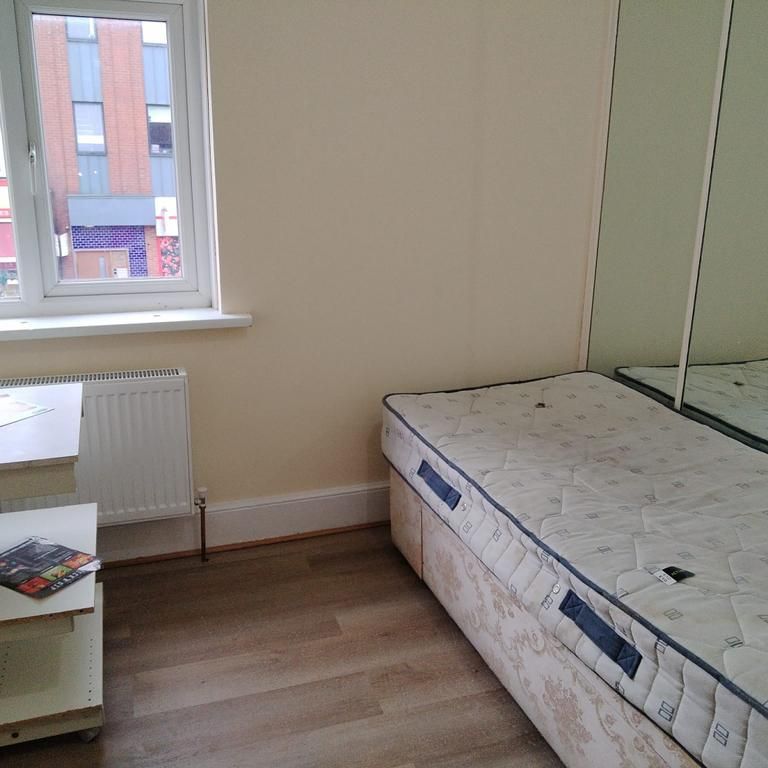 3 bedroom flat to rent - Photo 1