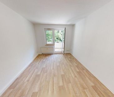 Mit Blick ins Grüne gelegene 2-Raum-Wohnung mit Balkon - Photo 3