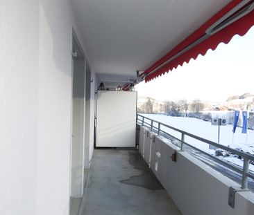 "helle 4.5-Zimmer-Wohnung mit grosszügigem Balkon" - Photo 1