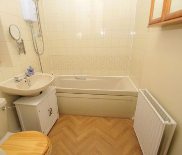 4 bedroom semi-detached house to rent - Photo 4