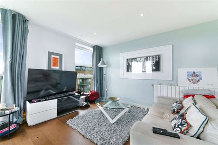 Bright and modern two bedroom apartment with park views. - Photo 3