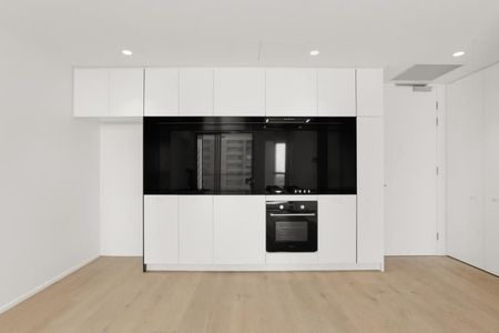 Chic One Bedroom Apartment in Convenient Location - Photo 3