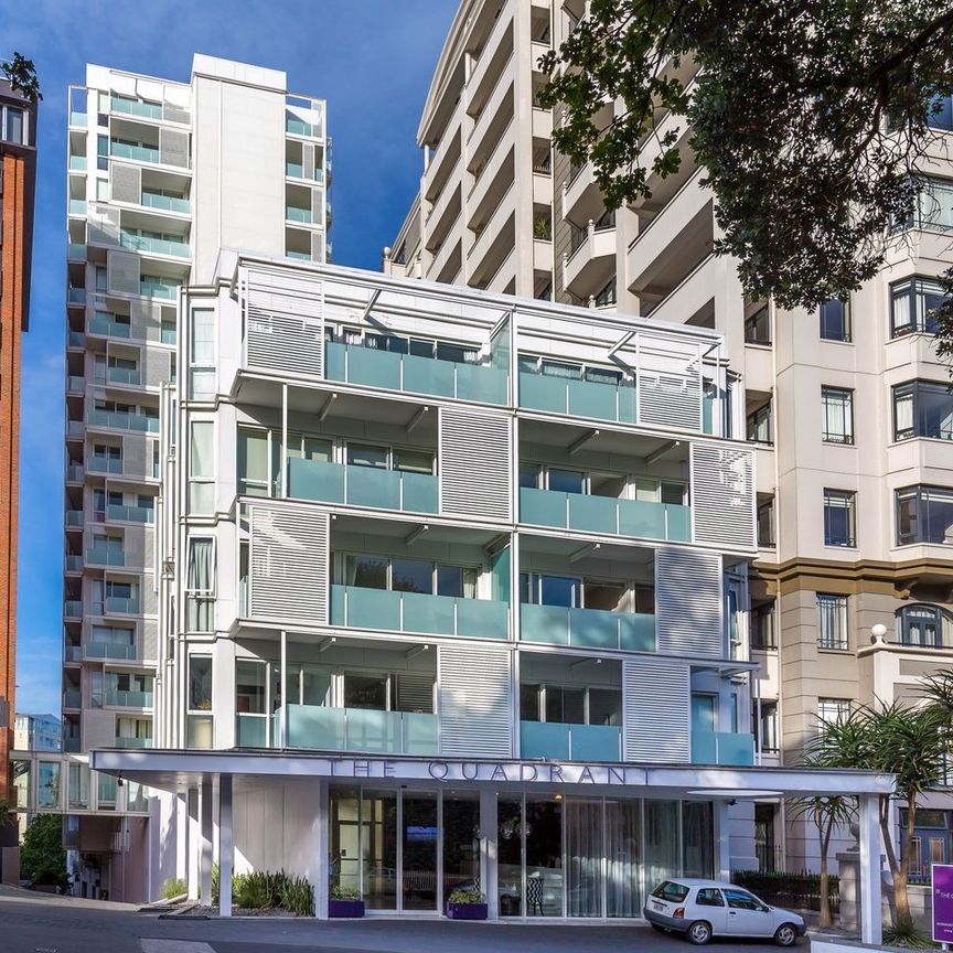 One-Bedroom Apartment in the Prestigious Quadrant - Photo 1