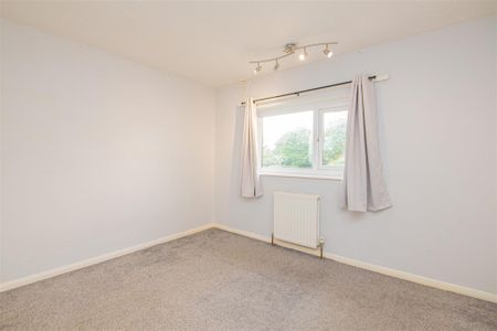 3 bed House - Semi-Detached To Let - Photo 3