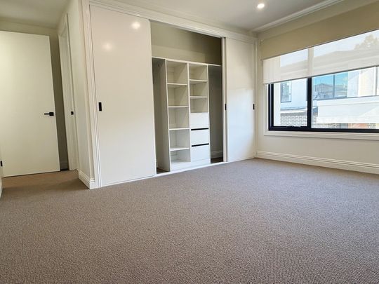 Brand new townhouse in the Heart of Mont Albert North! - Photo 1