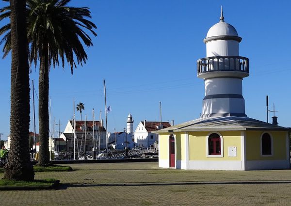 Apartamento T2 Mobilado na Praia da Barra.