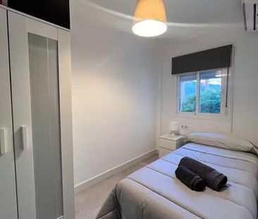 Plaza Luis Cernuda, Sevilla, Andalusia 41008 - Photo 4