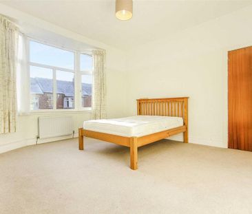 3 bedroom flat to rent - Photo 6