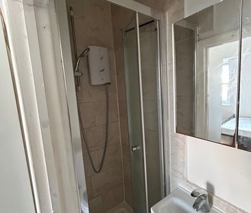 Studio Flat, Bow, E3 - Photo 1