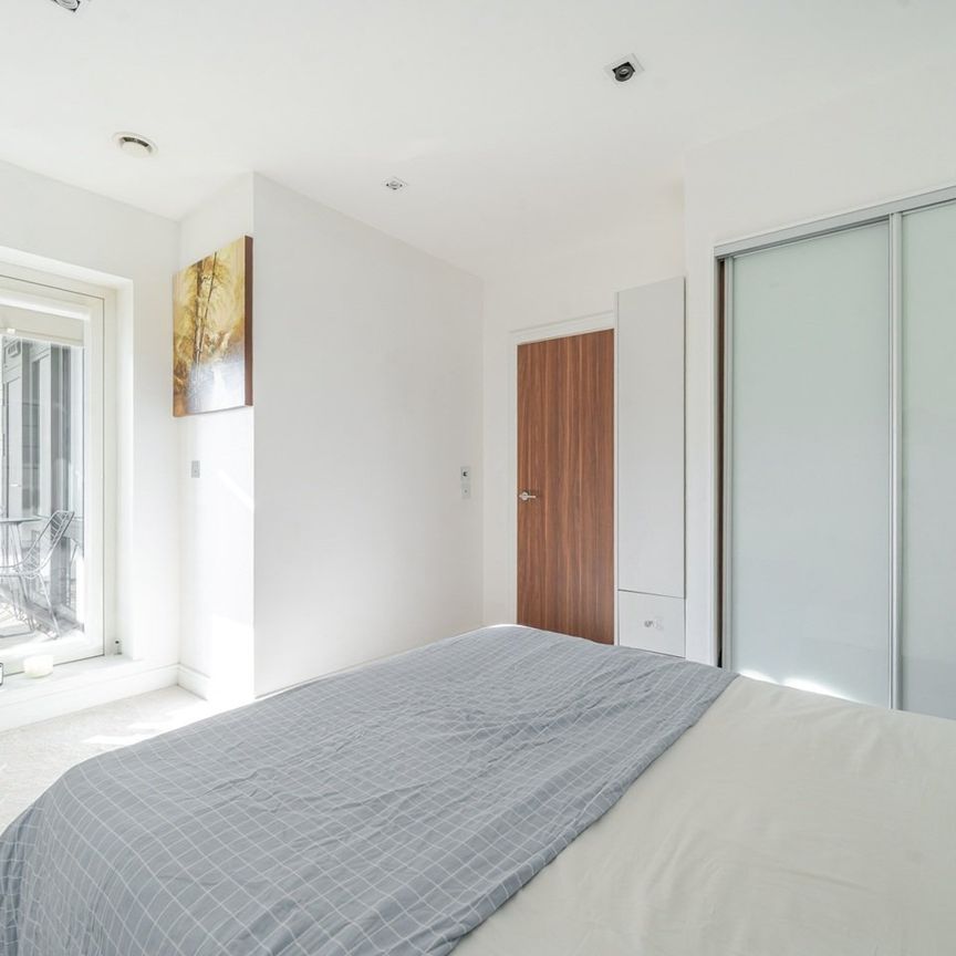 1 Bed Flat, Dickens Yard, W5 - Photo 1