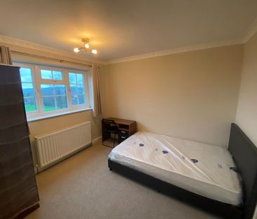 Room in a Shared House, Downs Road, LU1 - Photo 1