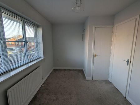 2 bedroom end of terrace house to rent - Photo 2