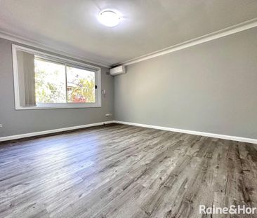 Spacious and renovated 2 Bedroom Apartment - Photo 1