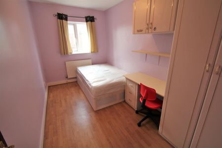 Pennington Court, Delph Lane, Woodhouse, LS6 2RW, Leeds - Photo 2