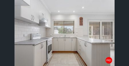 Comfort and Convenience in Strathdale - Photo 5