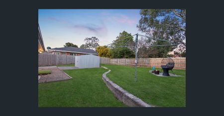 Perfect Family Living Opposite Somerville Plaza - Photo 2