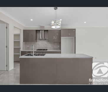 Modern Family Home - Photo 2