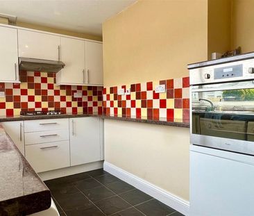 2 bedroom semi-detached house to rent - Photo 4