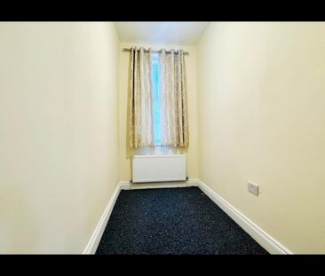 2 Bed Terraced House, Dersingham Avenue, E12 - Photo 6