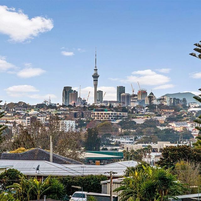 Warm & Bright New Townhouse - Photo 1