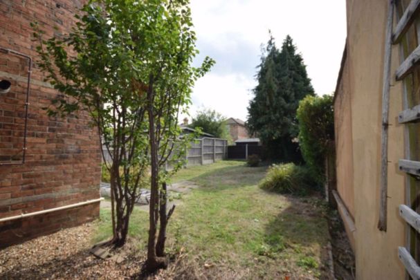 To Rent Capstone Road, Charminster, Bournemouth, BH8 £2,650 pcm Tenancy Info - Photo 1