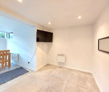 4 bedroom terraced house to rent - Photo 1