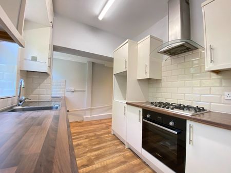 3 Bed Detached House, Heathland Road, M7 - Photo 3
