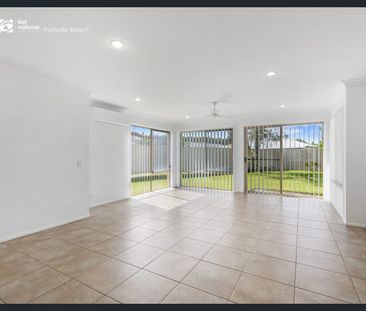 4 Bedroom House in Koala Beach - Photo 1