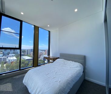 3 Bedroom Penthouse Split Level With City Views - Photo 6