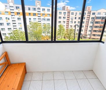 Prenájom príjemného 2,5-izbového bytu s presklenou loggiou a pivnic... – Fotografia 1