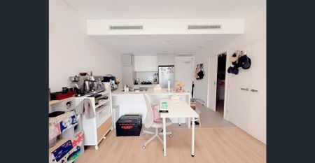 Lovely one-bedroom apartment plus a good study room, located in a fantastic and quiet community with a BBQ area and kids' playground - Photo 3