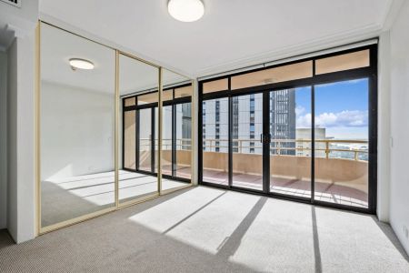 Modern 3-Bedroom Apartment | Secure Building & Great Location - Photo 3