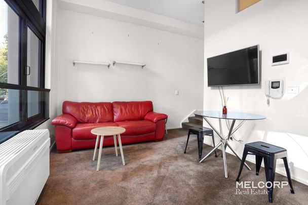 FURNISHED ONE-BEDROOM IN THE HEART OF MELBOURNE - Photo 1