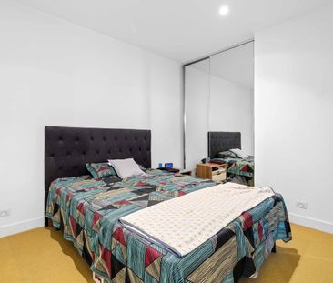 Beautifully Fully Furnished 2 Bedroom Apartment In Prime Docklands ... - Photo 3