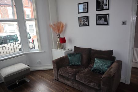 4 Bed Terraced House, Needham Road, L7 - Photo 2