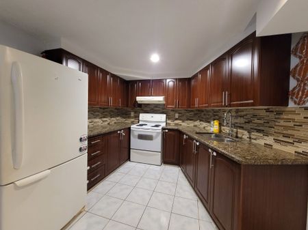 For Lease - 323 Winfield Terrace Unit# Bsmt, Mississauga, Ontario - Photo 4