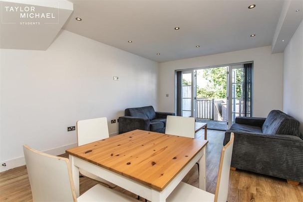 4 bedroom terraced house to rent - Photo 1