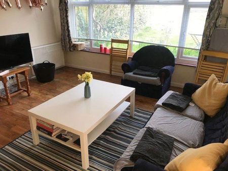 4 bedroom flat to rent - Photo 3