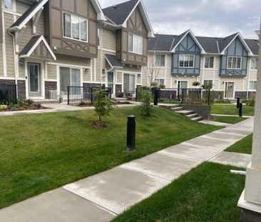 Like new 3 bdrms +den,2.5 bath db garage townhome in Nolan Hill! - Photo 1