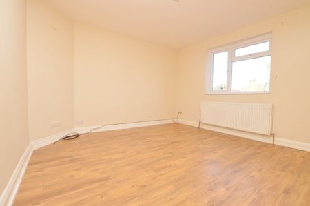 Avery Hill Road, London, SE9 - Photo 2